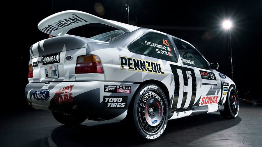 Poco más de 2,000 unidades de este vehículo perteneciente al Grupo A fueron fabricadas, reemplazando del Ford Sierra Sapphire RS Cosworth a principios de los '90.
