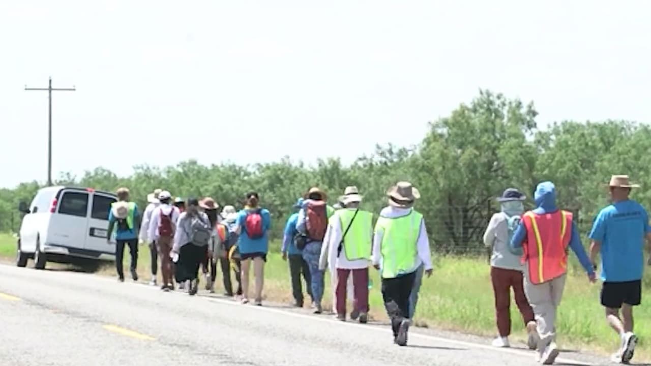 Sobrevivientes de la II Guerra Mundial peregrinan por 4 días para exigir liberar a familias inmigrantes en Dilley