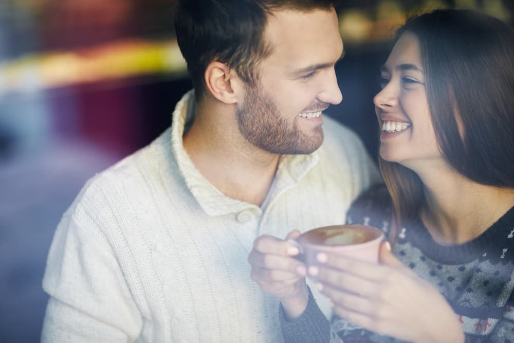 La fase lunar presente te inspira y ayuda a entender mejor las intenciones de quienes te rodean. Podrás discernir de manera adecuada la diferencia entre un amigo, o un amor, y así tus errores se reducirán al mínimo. Se subrayan tus mejores cualidades, pisciano, y te sientes querido y respetado.