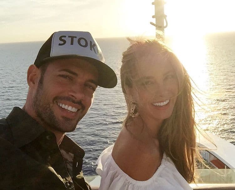 Eli y William compartieron esta romántica foto en la que lucen enamorados y muy felices.