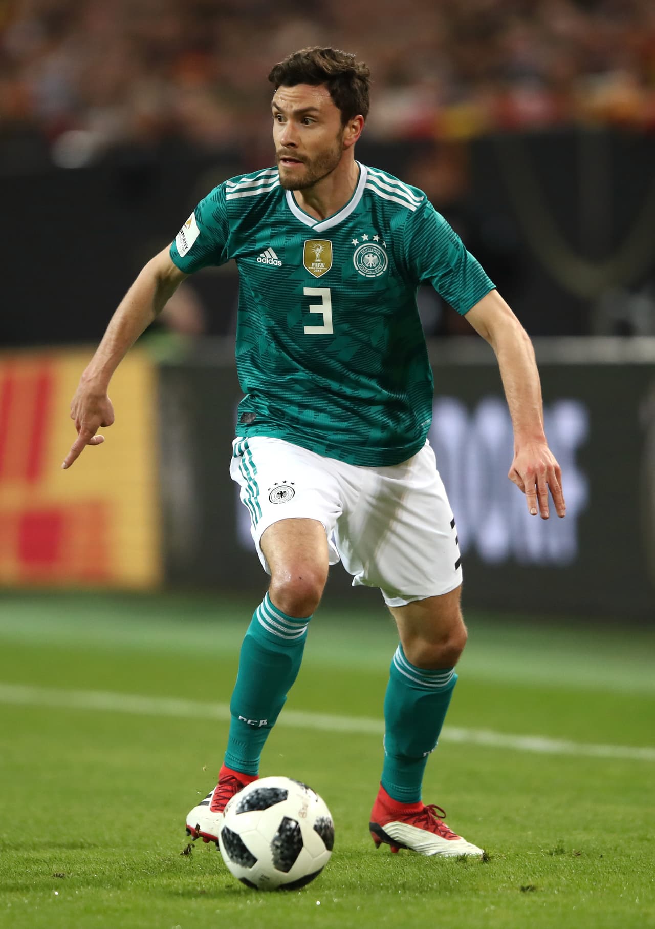 3-
<b>Jonas Hector (7</b>). Un lateral incisivo que se fue permanentemente al ataque. Contó con un par de remates desde afuera del área, pero sin puntería. Es una arma de ataque a considerar.