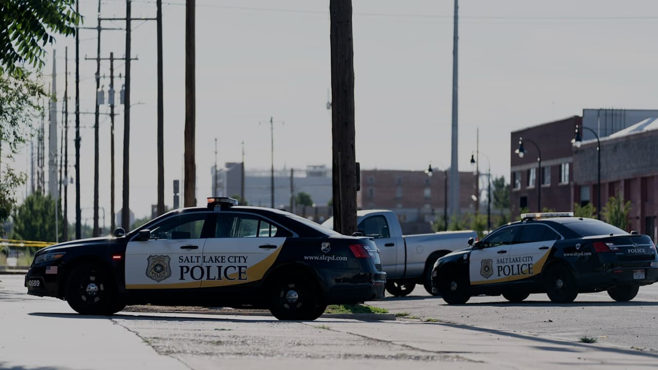 El sospechoso huyó del lugar y los oficiales lograron encontrarlo cerca de 356 W y 700 S.