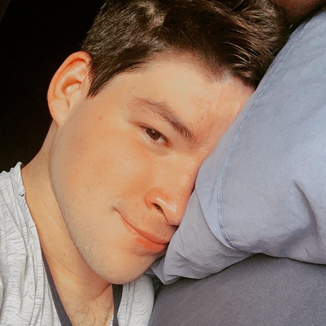 "Hace mucho que no lo veía así, desde que vivía con el cuándo era muy niño, hace mucho que no lo veía así de vulnerable, me alegra que esté cambiando, me alegra que esté trabajando en esas cosas", confesó.
<br>