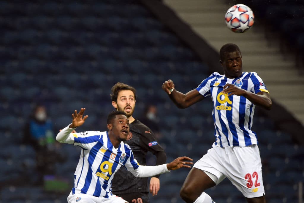 Sin goles se va el partido entre el Manchester City y el Porto. El equipo portugués consigue su calificación como segundo del grupo a octavos de la UEFA Champions League. El mexicano Jesús 'Tecatito' Corona fue tituar durante el encuentro.