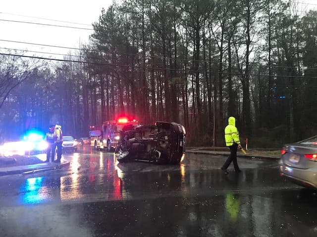 Las autoridades pidieron a los conductores "conducir despacio y estar alerta".