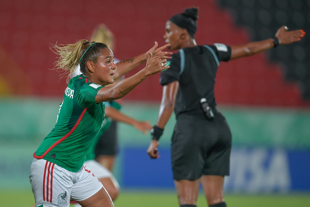 Alexia Villanueva anotó el único gol del partido al 59’ con un disparo de aire nacido de un tiro de esquina. Este resultado deja a México en la segunda posición del Grupo B, por debajo de Colombia.