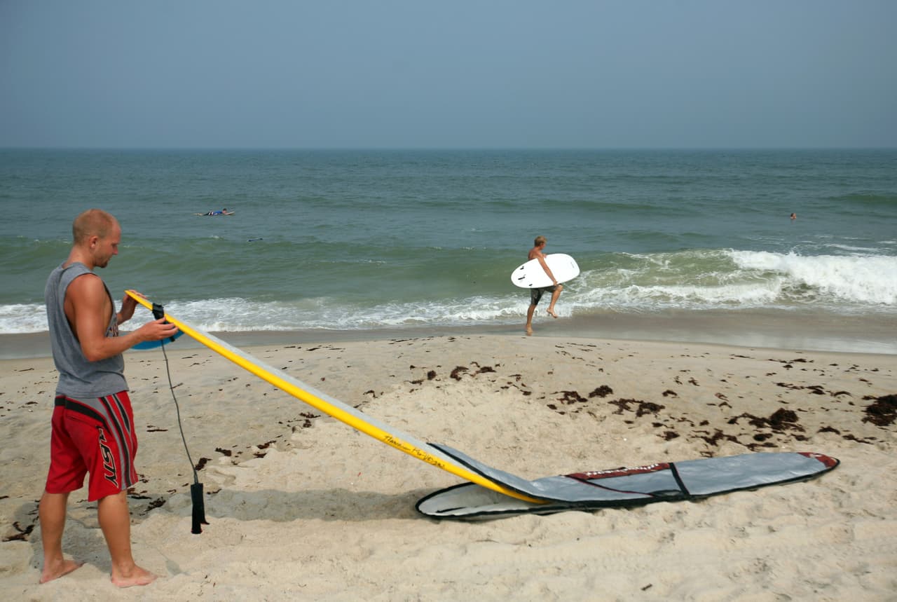 Las ciudades costeras del condado de Hanover, incluidas Wilmington, Carolina Beach, Kure Beach y Wrightsville Beach, extendieron la orden de permanecer en casa hasta el 29 de abril, por lo que sus playas seguirán cerradas. Lugar: Kure Beach.
