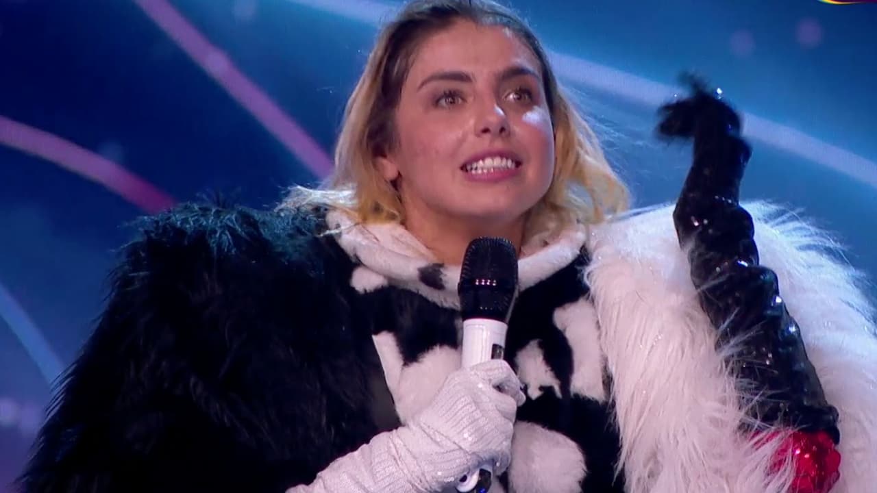 El público en el estudio que el segundo lugar era para Dálmata y cuando se quitó su máscara vimos a Michelle Renaud.