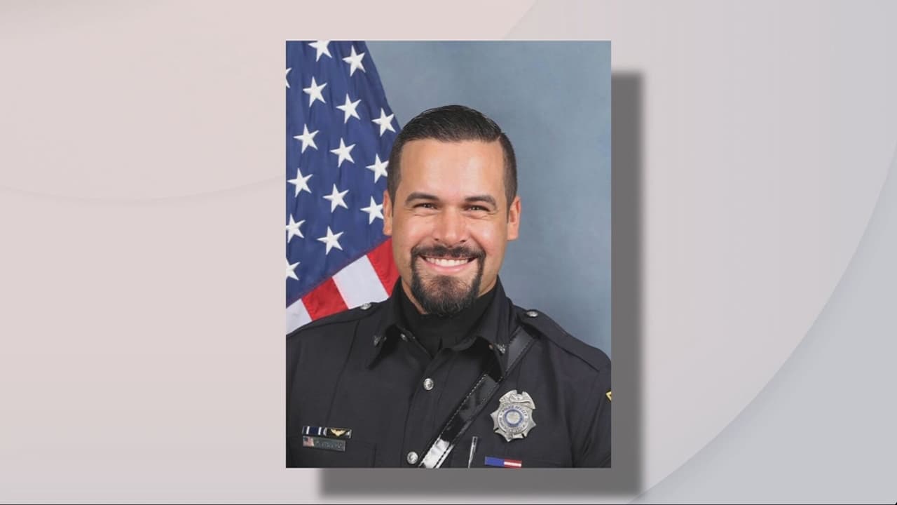 Dan último adiós a David Cajuso, policía de Miami Beach que murió en un accidente en la autopista