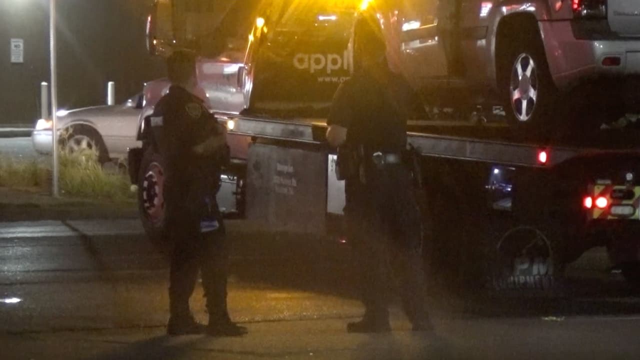 La víctima fue declarada muerta más tarde. Las autoridades no tienen información sobre el sospechoso y con la ayuda de un testigo se sabe que conducía un carro de color oscuro.