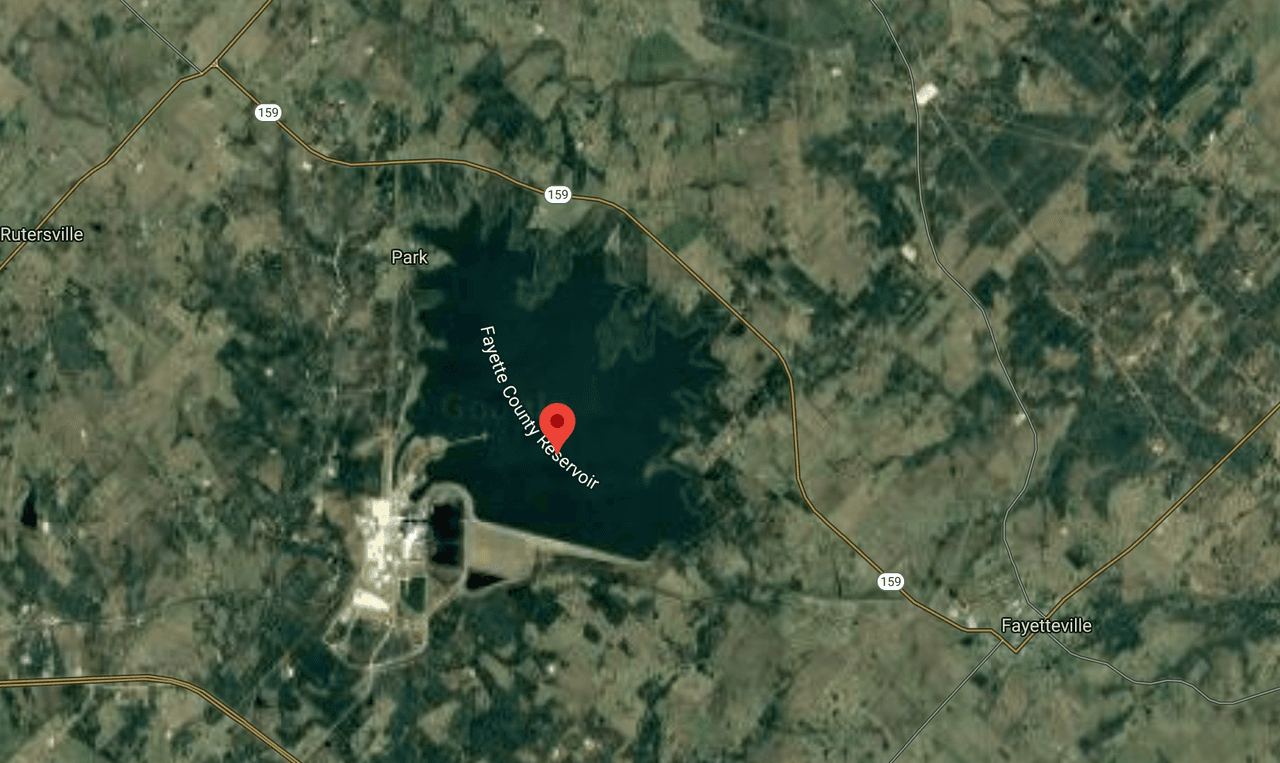 Encuentran tres cuerpos tras accidente con bote en el lago del condado de Fayette