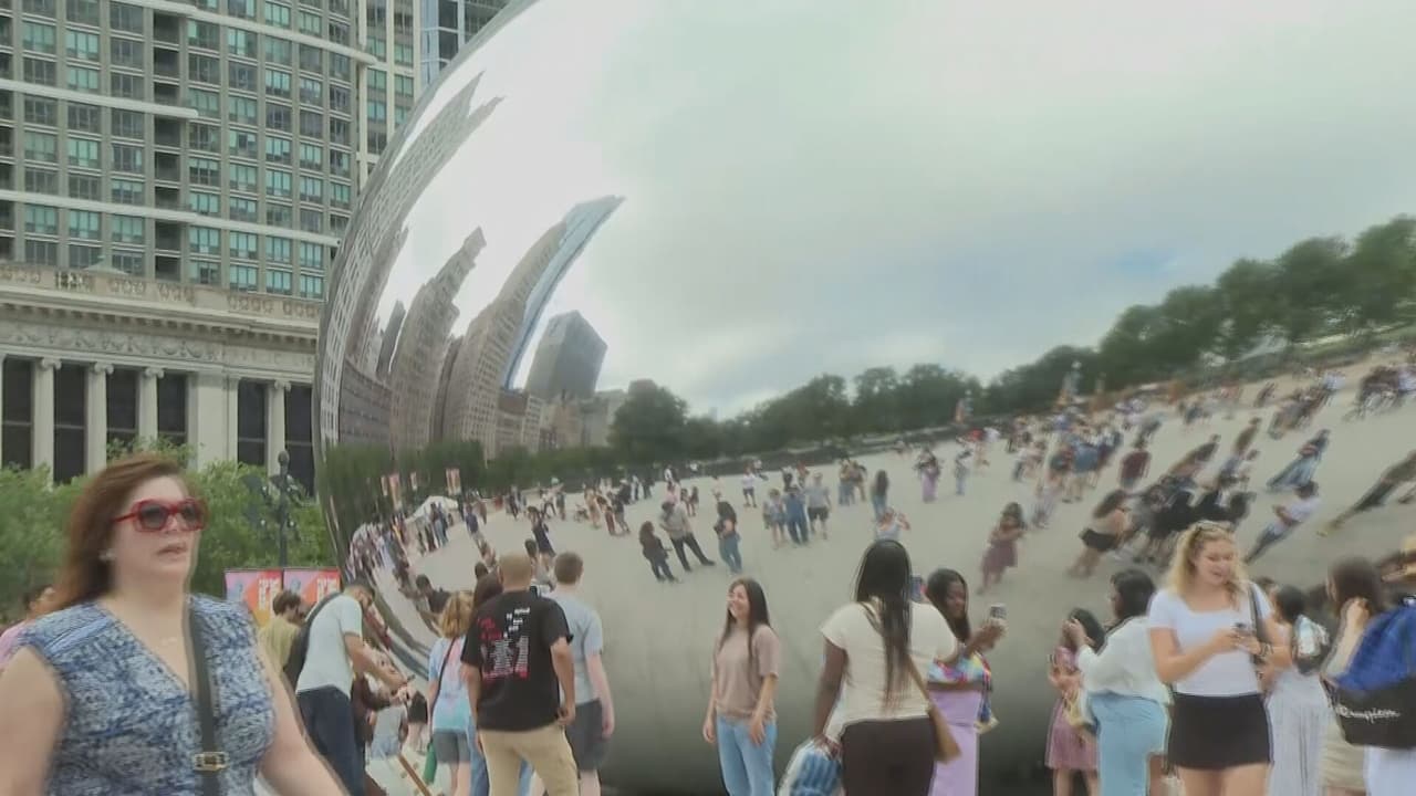 La escultura en total pesa 110 toneladas, casi 15 elefantes.