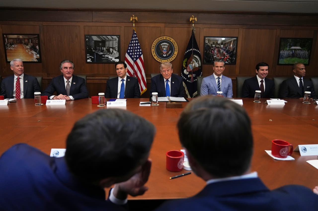 El presidente Donald Trump traslada la reunión de gabinete a Campo David