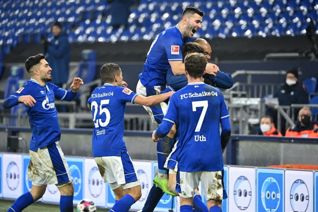 Schalke 04 goleó en casa al Hoffenheim 4-0. Schalke llegó a 7 puntos y busca desesperadamente salir de zona de descenso.