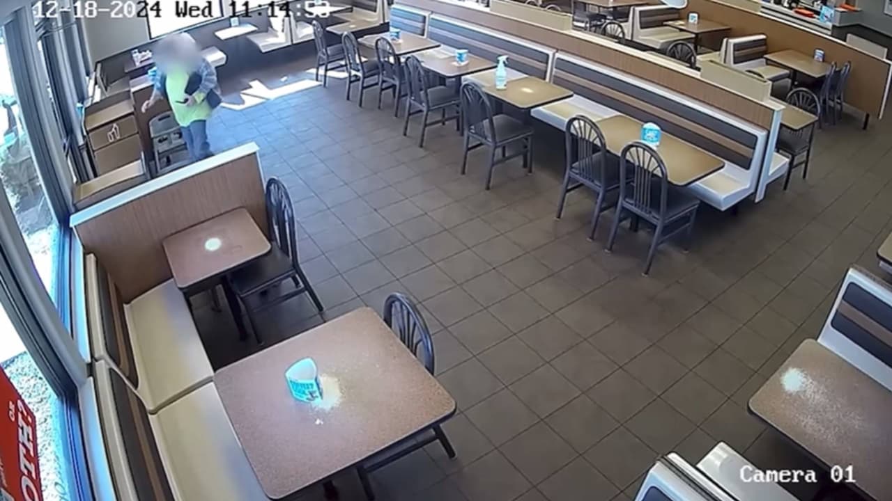 Policía de Phoenix revela imágenes de irrupción armada en Whataburger