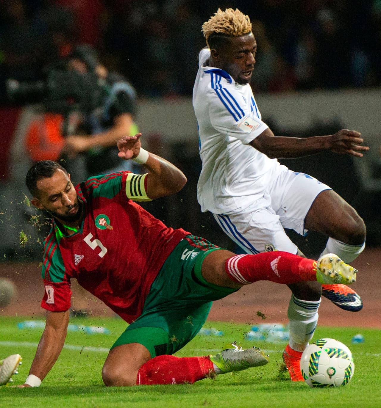 Mehdi Benatia es un francés nacionalizado que es el más destacado en Marruecos. Su actualidad en Juventus como defensa le da una valiosa jerarquía en el equipo africano.