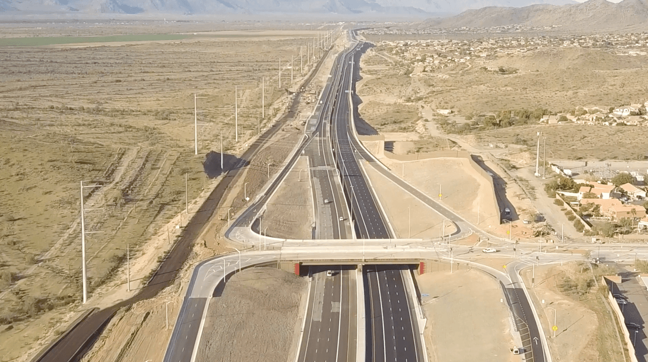 La construcción del proyecto es de la autopista más grande en la historia del estado. La Autopista South Mountain, comenzó en septiembre de 2016.
<br>