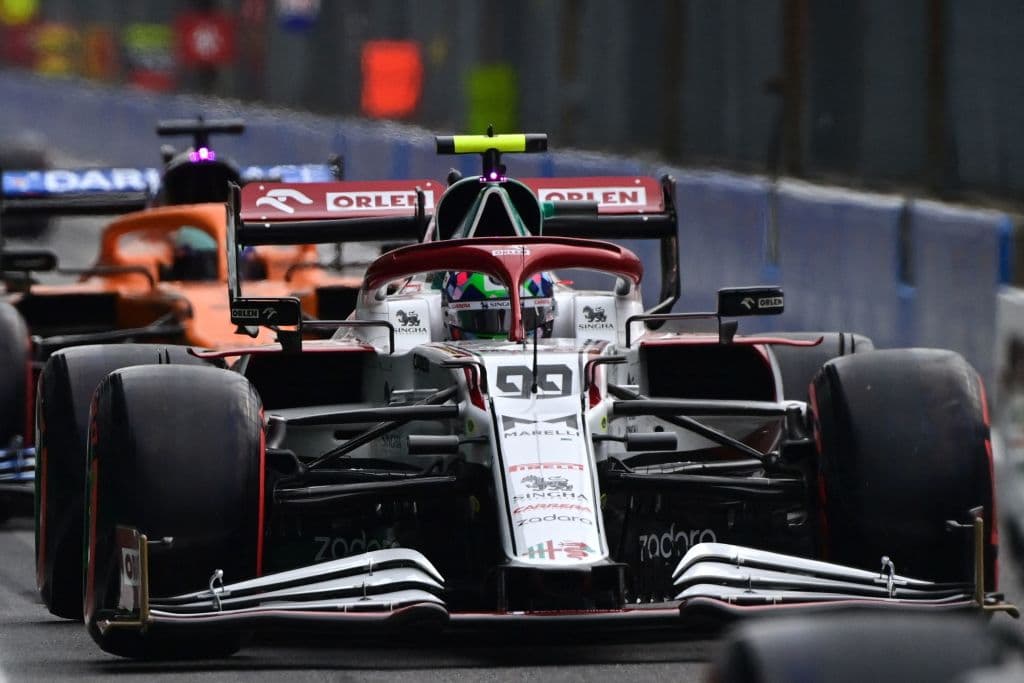 El mexicano Sergio Pérez saldrá desde la novena posición al Sprint del Gran Premio de Italia. El fiinlandés Valtteri Bottas de Mercedes saldrá primero este sábado en la clasificación al esprint al ser el más rápido en la tercera ronda (Q3) de clasificación con un tiempo de un minuto, 19 segundos y 555 milésimas.