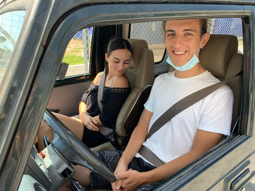 Ella tiene un hermano, Luca, dos años menor que ella, con quien comparte mucho y tienen una excelente relación.