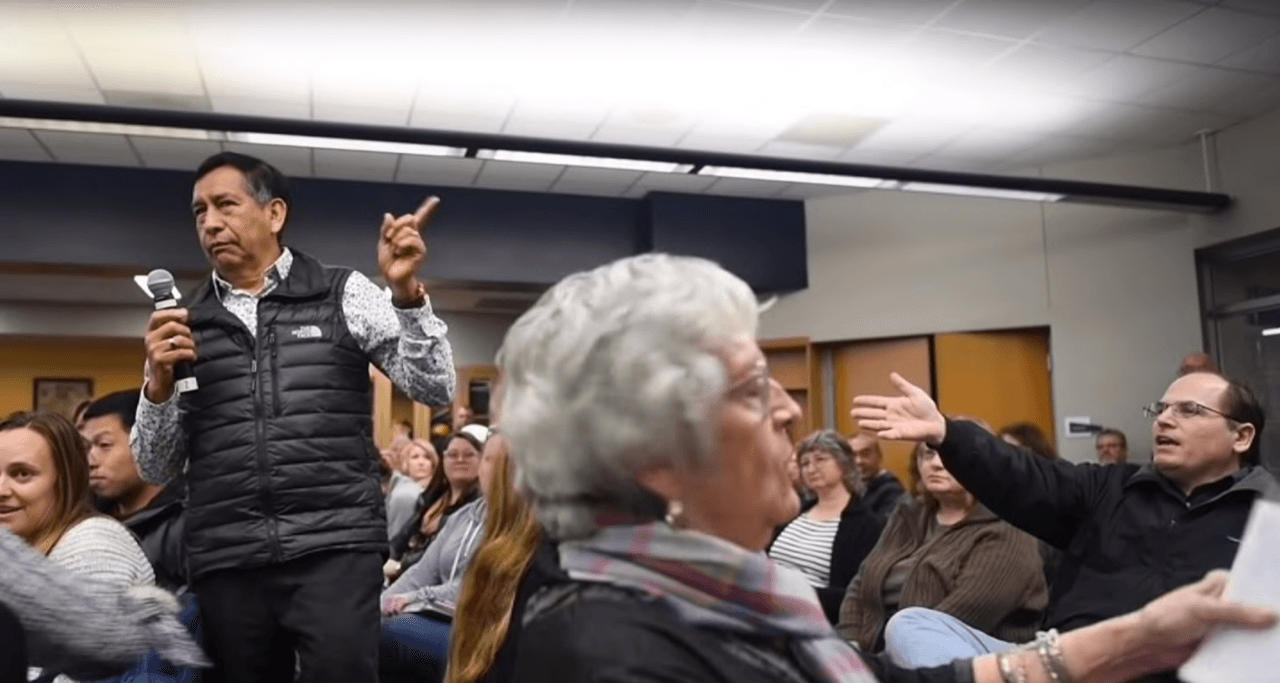 ¿Por qué no te quedaste en México?: la pregunta que causó indignación en una reunión escolar