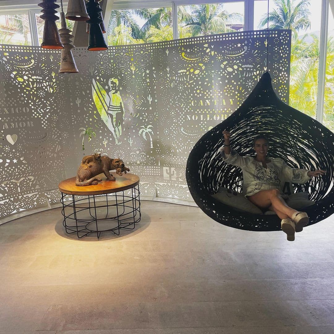 Durante su estancia en la playa, su esposo
<b>Jonathan Nienow extravió su argolla de matrimonio</b>.