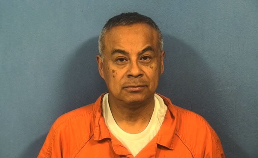Acusan a exmaestro de West Chicago de abuso sexual de 5 estudiantes