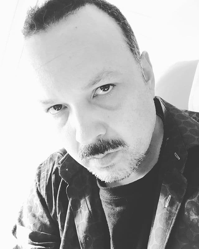 El intérprete de "Por mujeres como tú" ha mencionado que la primera vez que se casó lo hizo muy enamorado.