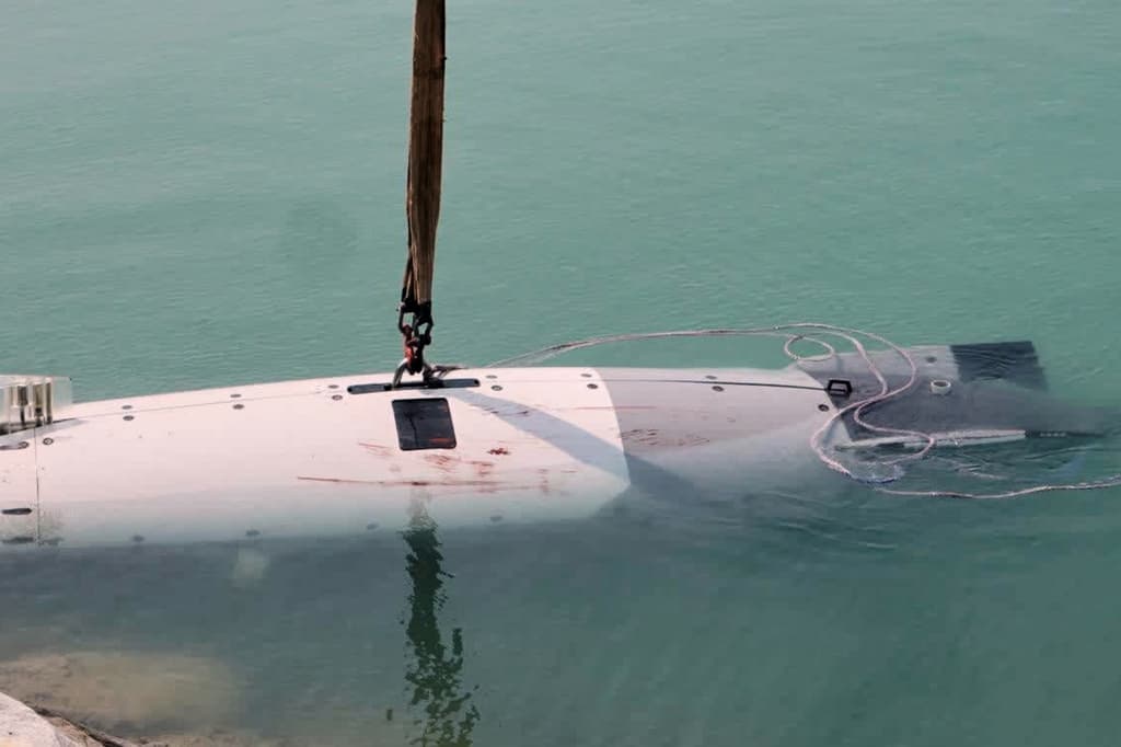 Guardianes de la Revolución de Irán dicen que confiscaron un submarino no tripulado de EEUU en Ormuz