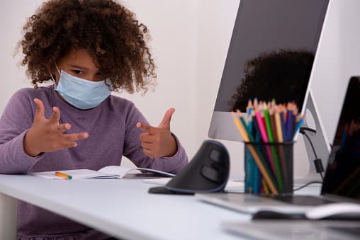 Agencia de Educación de Texas no otorgará fondos a escuelas cerradas por funcionarios locales