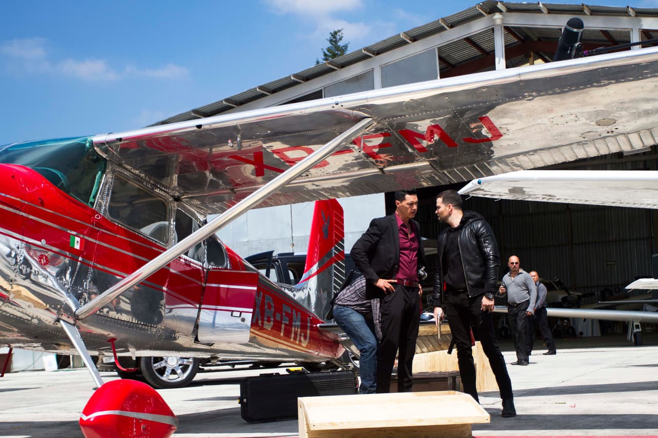 Al saberlo, le advirtió a Óscar que no se marcharían sin tener noticias de Yolanda.