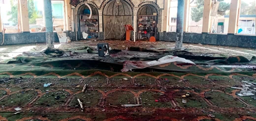 Ali Reza, uno de los testigos citados por AP, afirmó que en el momento de la explosión estaba orando y que vio varias víctimas.