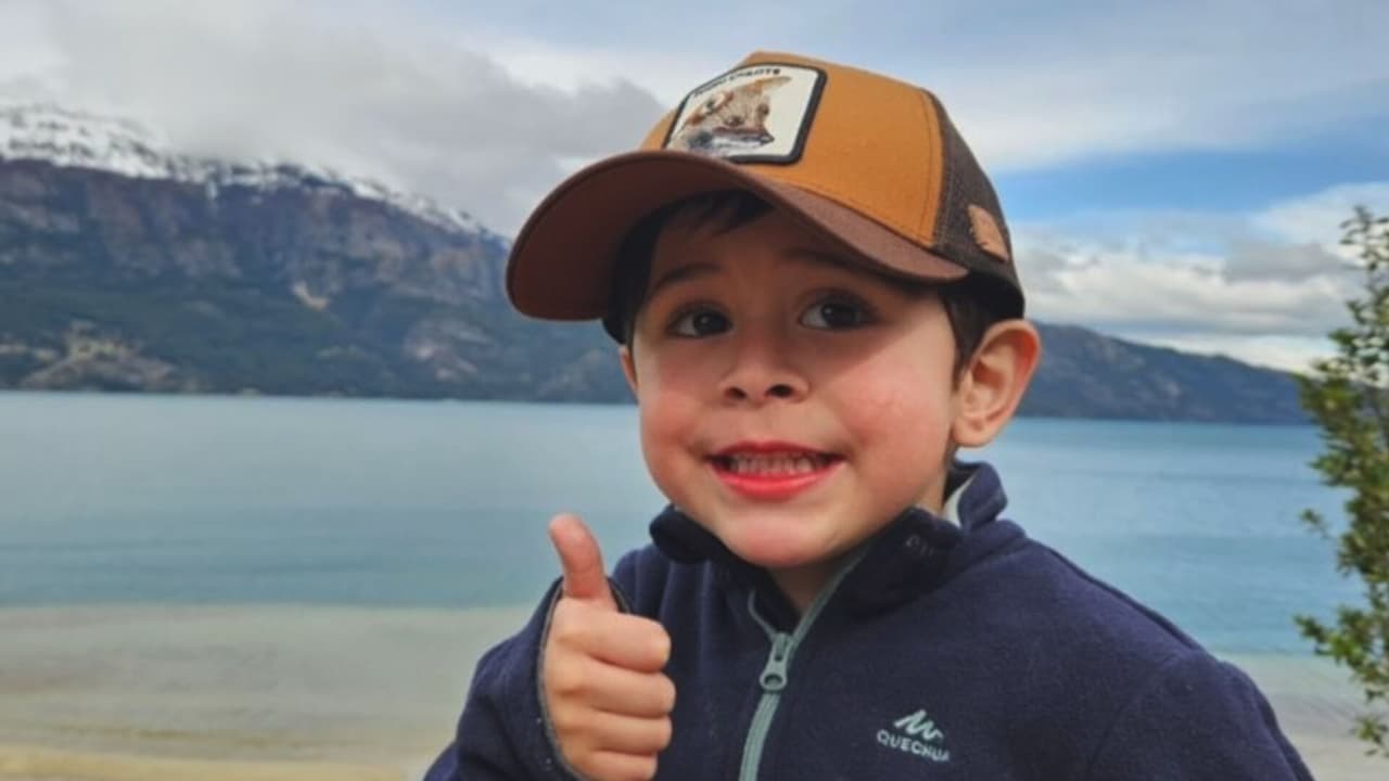 Tomás, el hijo de Camila Gómez de solo 5 años de edad, es un niño alegre y muy comunicativo que espera una cura para la enfermedad que padece y que podría acabar con su vida.