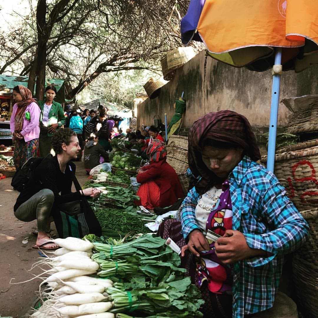 Edith decidió realizar este viaje por Asia luego de que se le declaró libre de células malignas, tras un furioso tratamiento que enfrentó con la mejor actitud.
<br>