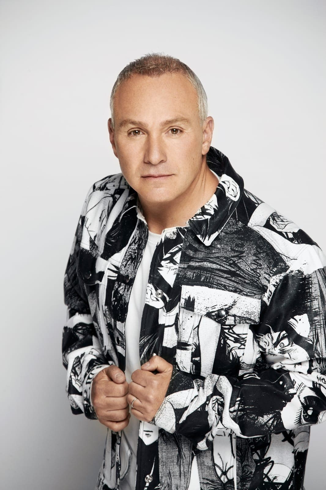 Alex Gou tiene una amplia trayectoria en la industria del entretenimiento.