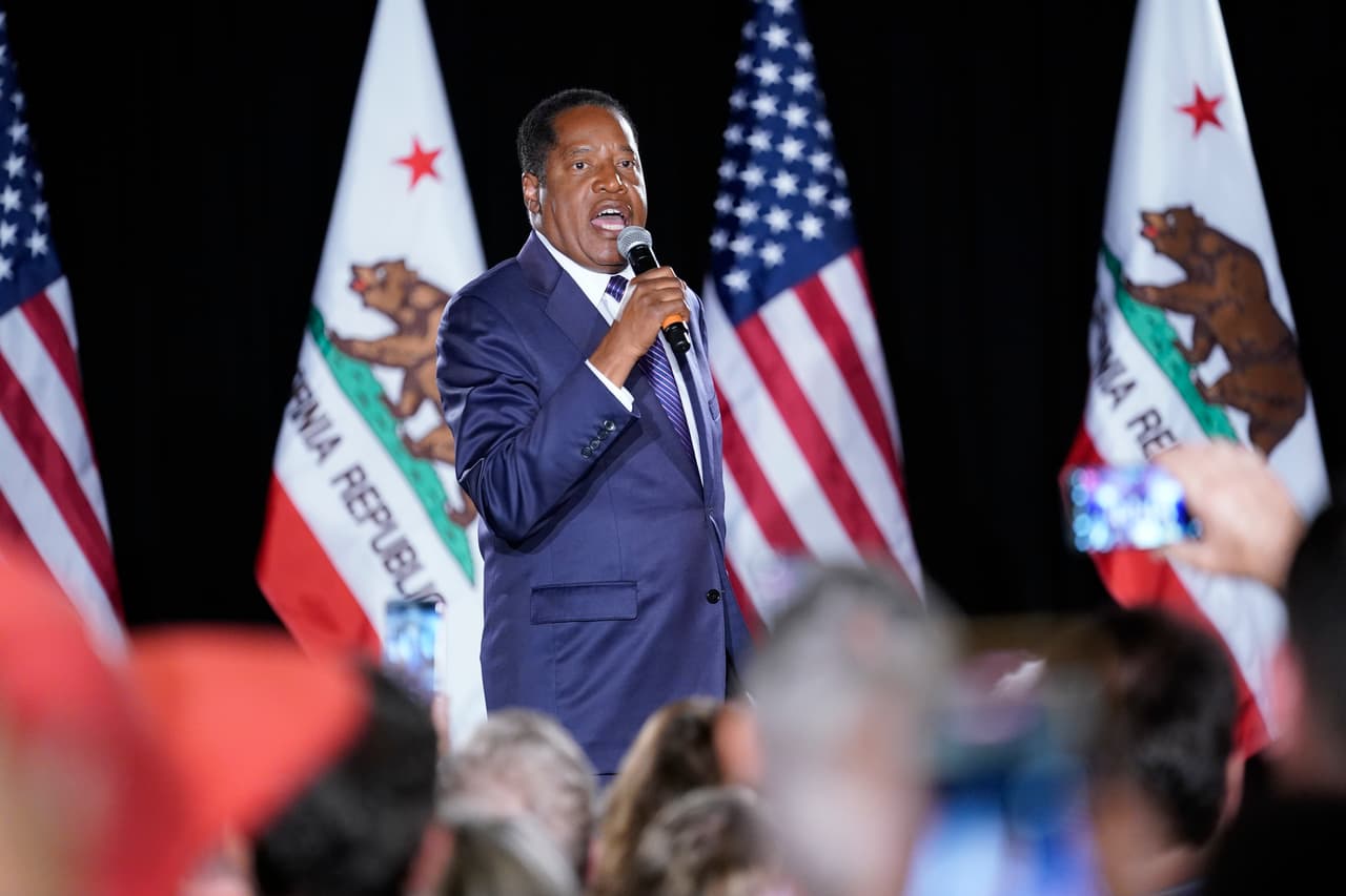 El candidato republicano Larry Elder, quien fue el republicano mejor posicionado durante la elección revocatoria, se dirigió a sus simpatizantes la noche del 14 de septiembre.
<br>