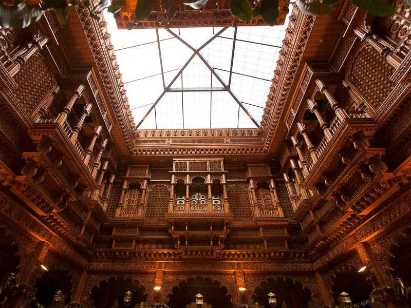 El templo está localizado en
<a href="https://www.google.com/maps/place/15100+Fairfield+Ranch+Rd,+Chino+Hills,+CA+91709/@33.9760843,-117.698643,17z/data=!3m1!4b1!4m5!3m4!1s0x80dccd18b2f6d23f:0xa4442b6076d1637!8m2!3d33.9760843!4d-117.6964543" target="_blank">BAPS Shri Swaminarayan Mandir</a>, 15100 calle del rancho de Fairfield, Chino Hills, California 91709.