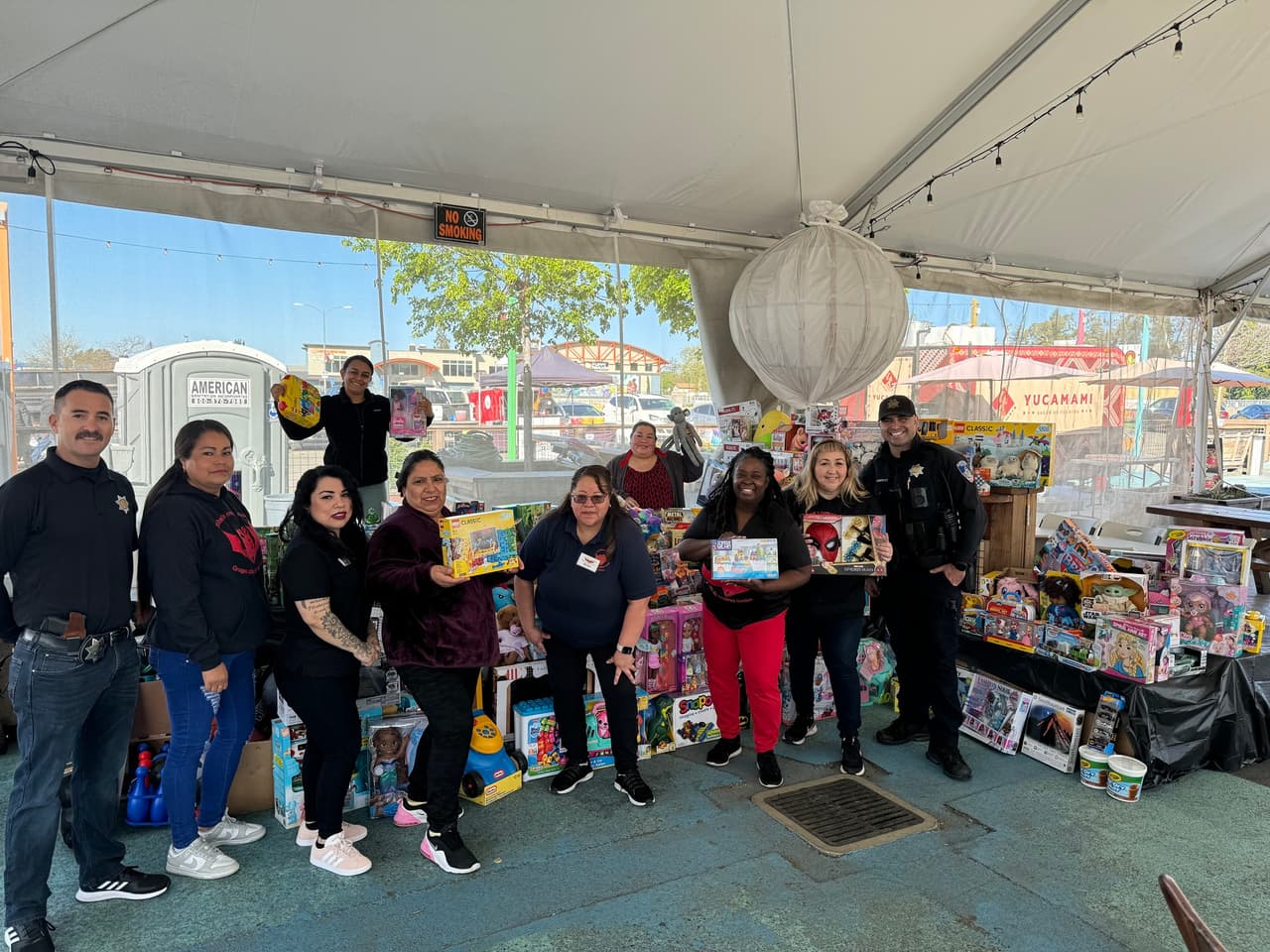 Además del intercambio de información, el evento también incluyó un sorteo de juguetes.