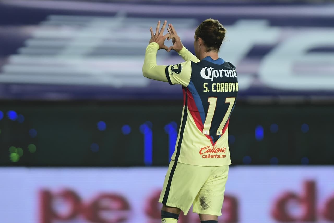 Desde los once pasos, Sebastián Córdova anota el dos a cero y firma los primeros puntos del torneo para el América.
<br>