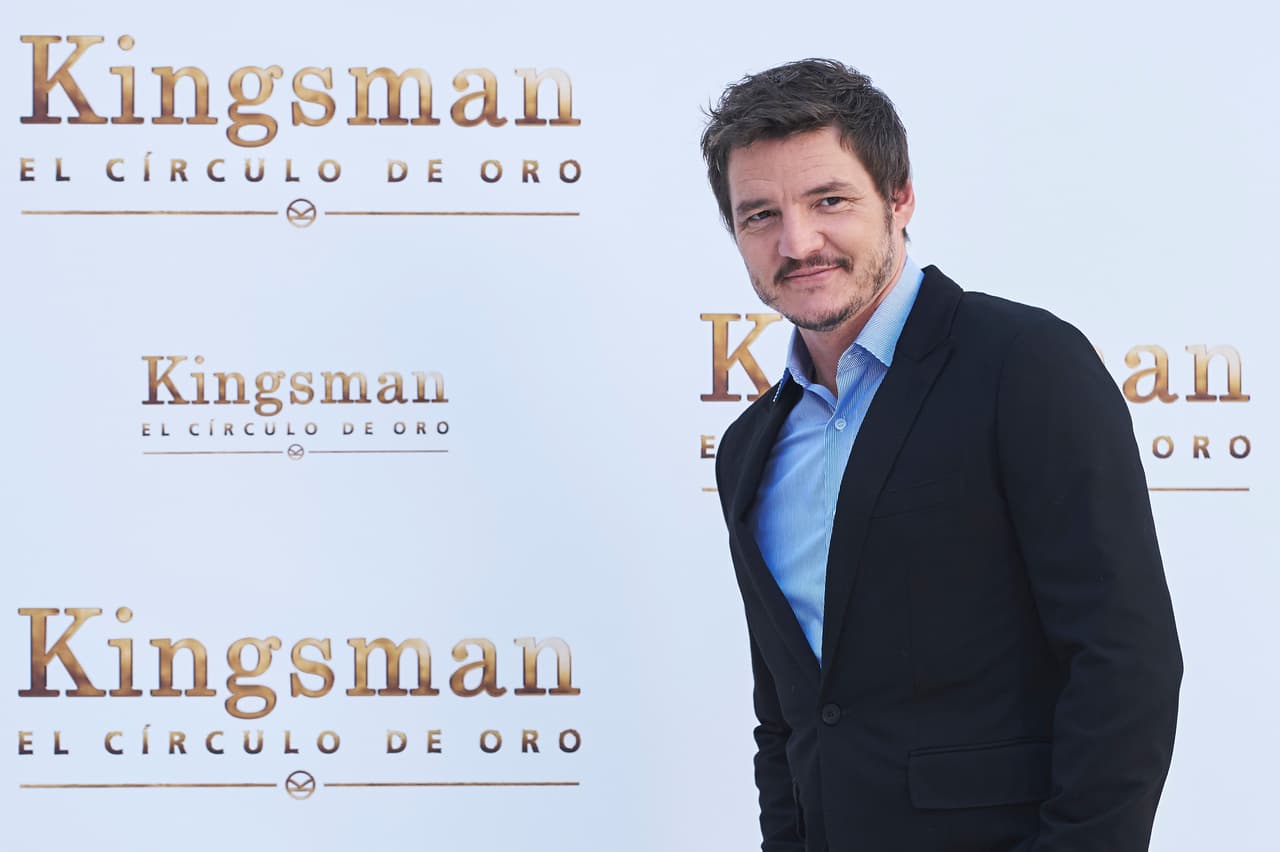 <b>Pedro Pascal</b>: actor chileno que se lanzó a la fama por su papel en
<b>Narcos</b> y también por su participación en
<b>The Game of thrones</b>, ha acumulado una riqueza neta avaluada en dos millones de dólares.