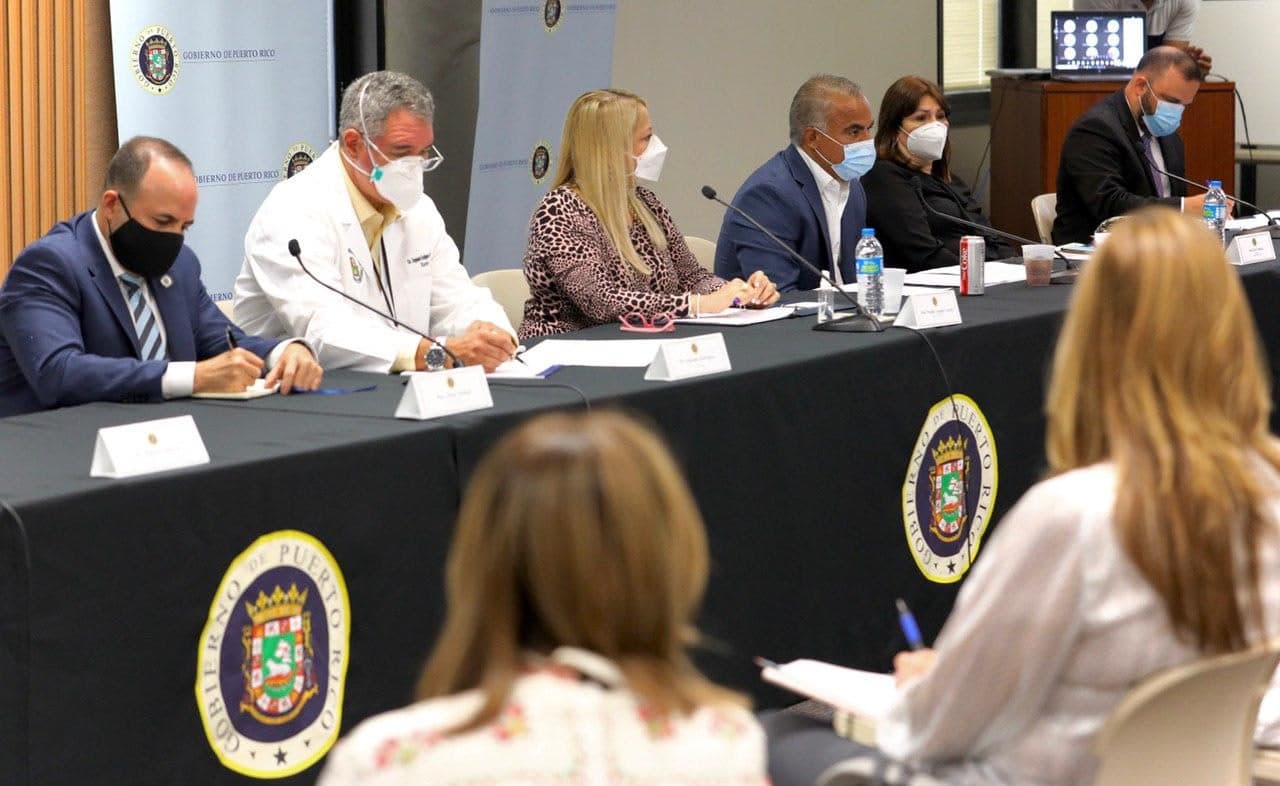 Gobernadora señala que entre las nuevas medidas de control contra el coronavirus podría estar restringir el consumo de alcohol