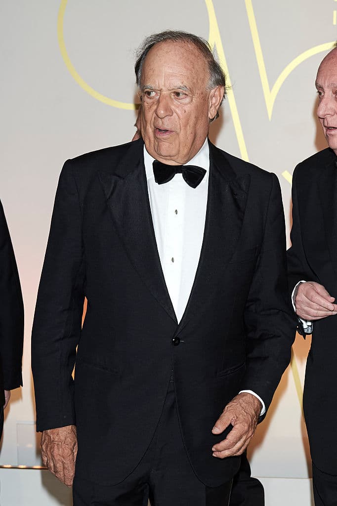 Un mes después de su encuentro, el marqués le pidió matrimonio y la pareja llegó al altar el 23 de marzo de 1980.
<br>