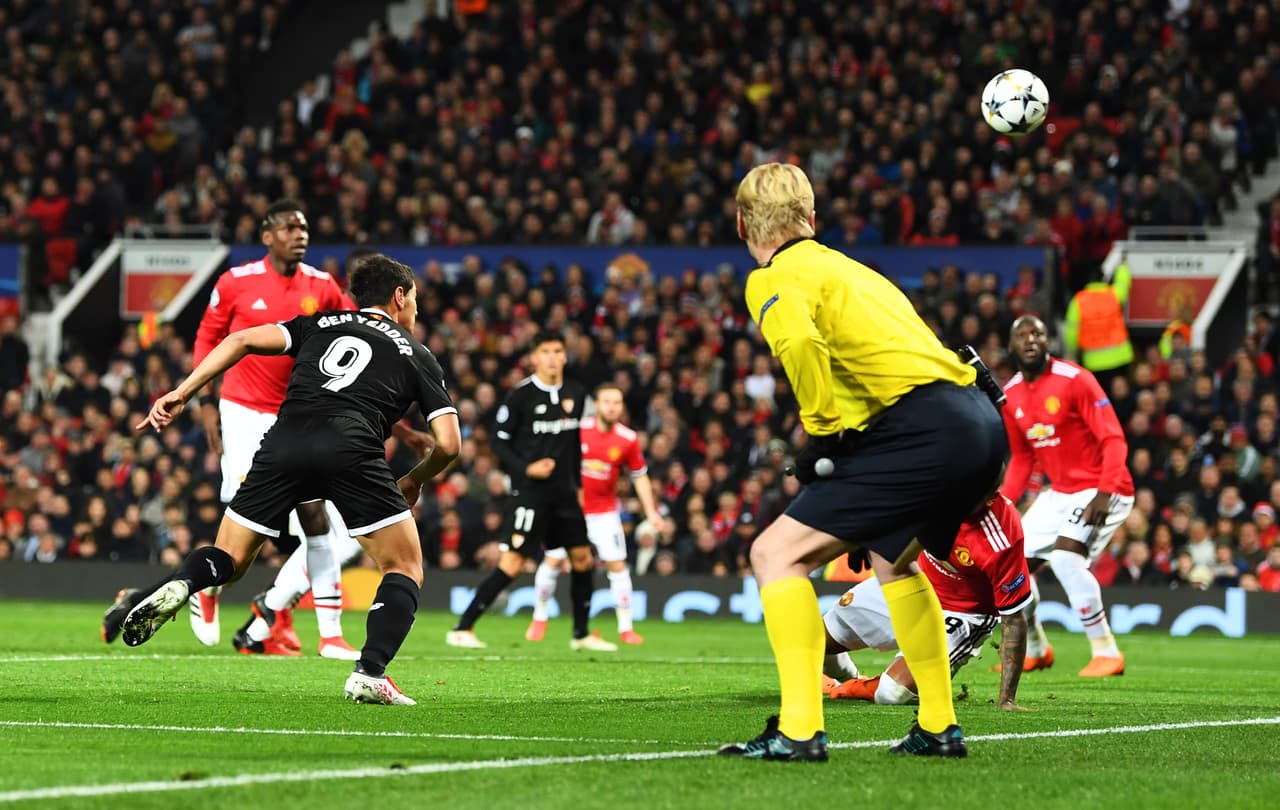 Cuatro minutos después, Ben Yedder volvió a quedar en posición clara de gol y con un cabezazo superó a David De Gea.