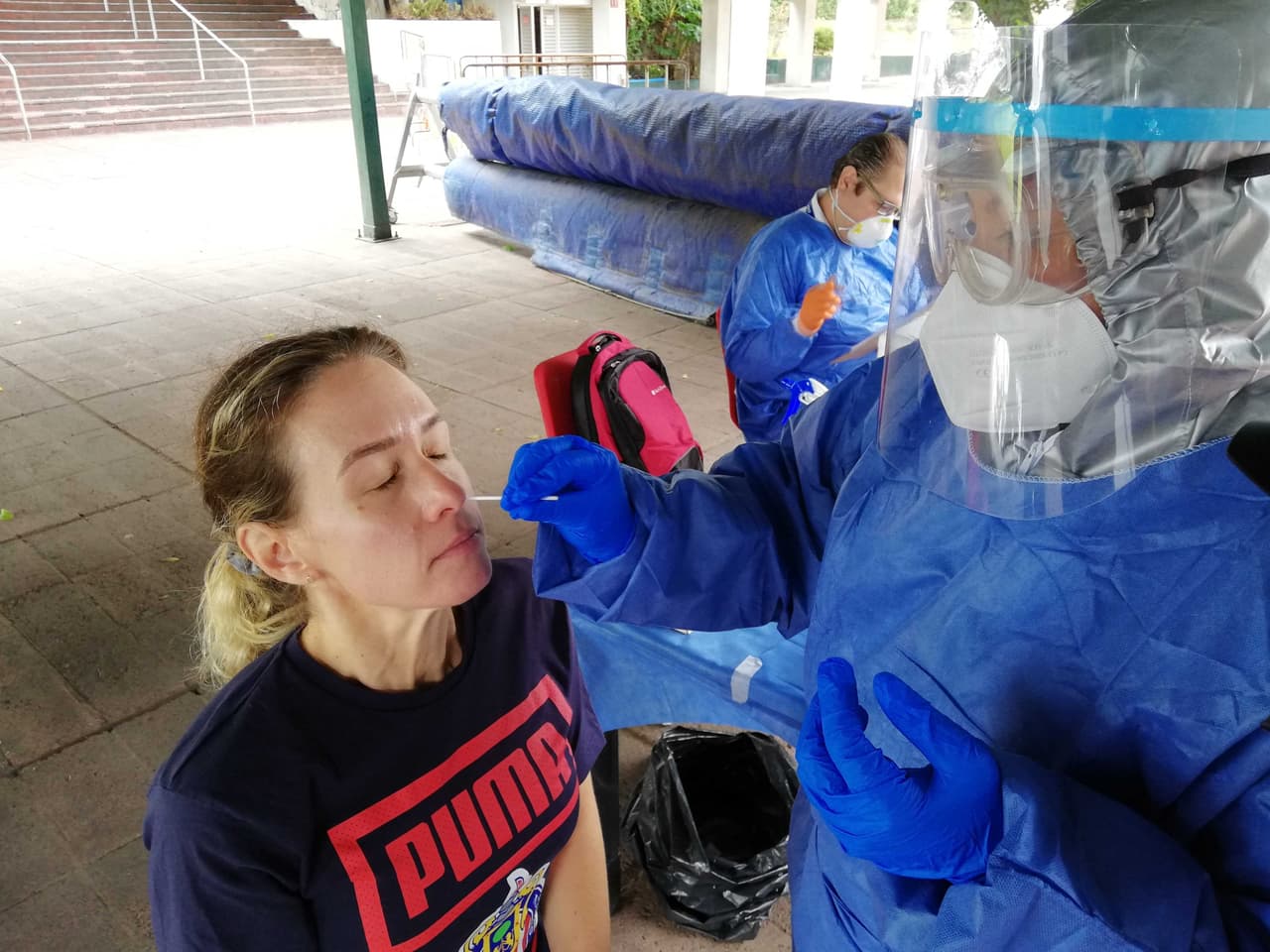 Con cubrebocas, respetando la sana distancia y tomando el resto de las medidas sanitarias sugeridas, las futbolistas acudieron a las pruebas médicas para, eventualmente, comenzar a retomar las actividades.