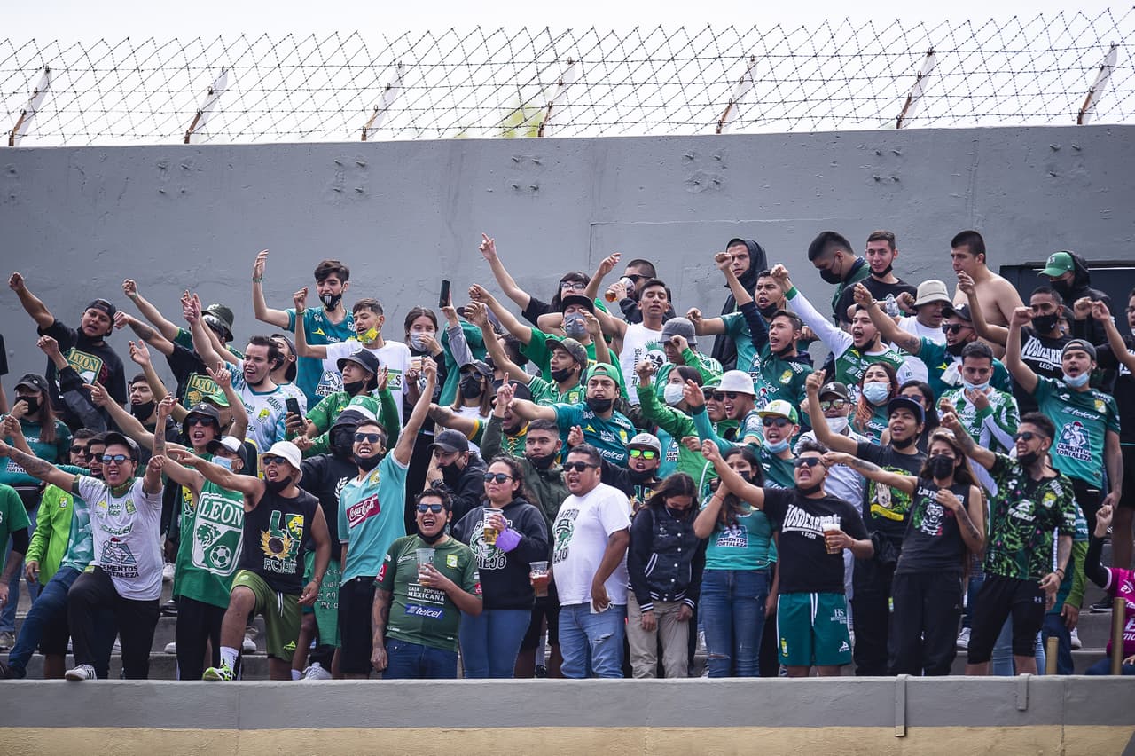 La UNAM se queda con el triunfo sobre León 2-1 durante la Jornada 5 del Torneo de Clausura de la Liga MX. Santiago Colombatto abrió el marcador para la visita al minuto 20’, pero José Rogério de Oliveira (24’) y Arturo Ortiz (45+2’) le dieron el triunfo a los Universitarios en casa.