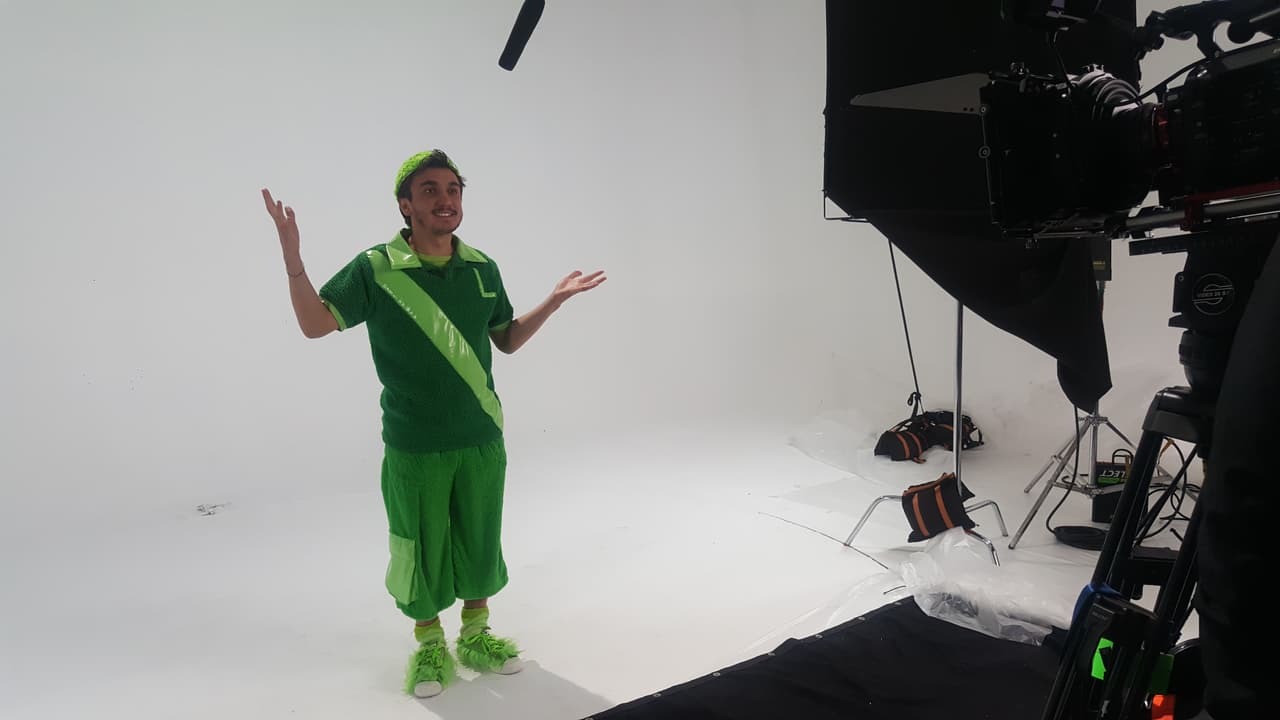 Ludoviquito P. Luche sacó su espíritu navideño durante las grabaciones para Galavisión.