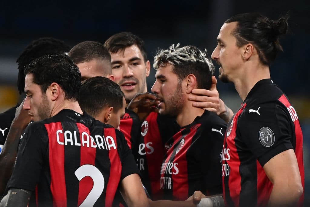 Zlatan Ibrahimovic, con doblete, y Jens Petter Hauge con gol de último minuto, le dan cómoda victoria al Milan ante el Napoli de Gatusso. El gol por parte de los napolitanos fue de Bakayoko; el mexicano Hirving Lozano jugó 53 minutos.