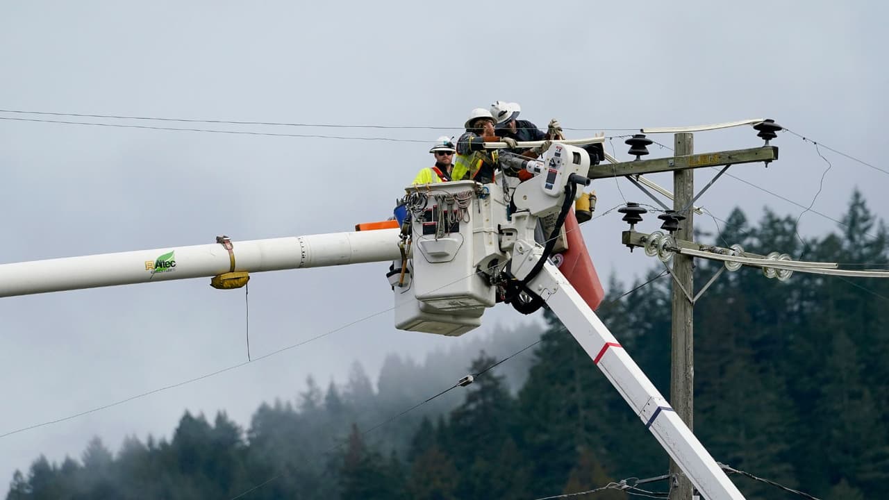 Miles de residentes se quedan sin servicio eléctrico en el Valle Central de California.