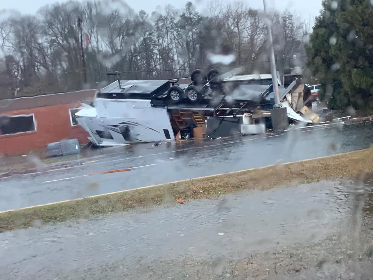 En las impactantes imágenes se ven los daños causados