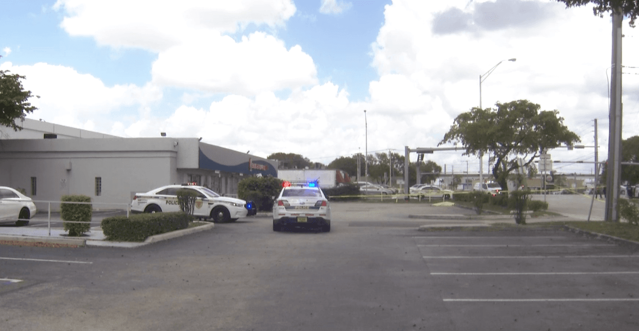 Si tiene información llame al detective Menéndez 304-471-2400.