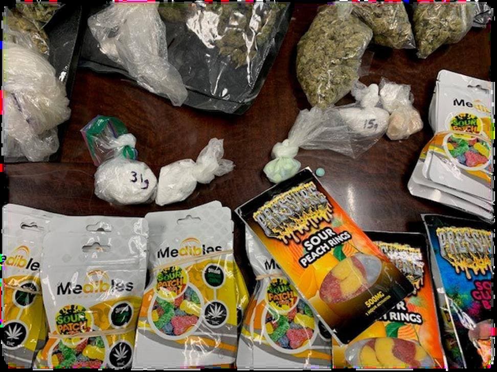 Durante la operación se hallaron gran cantidad de dulces mezclados con drogas.